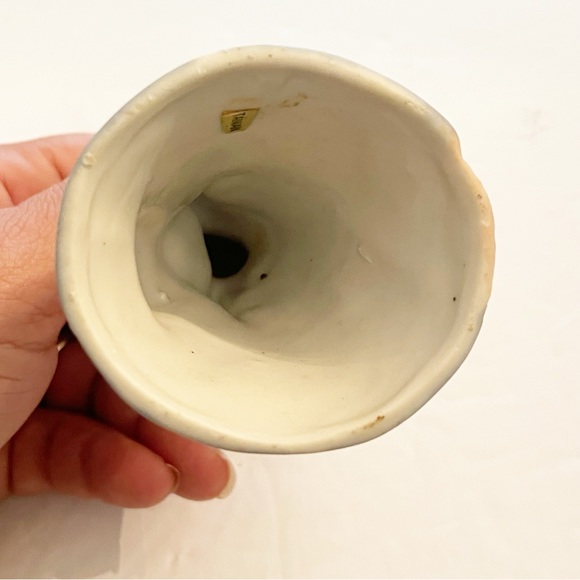 Toma Vintage Bashful-Belle Christmas Angel Figurine with Present Gift - Picture 5 of 5